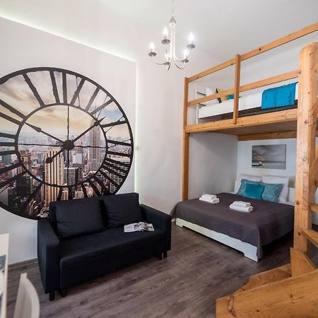 Central Quiet Studio B&B, airport connection Budapest Extérieur photo