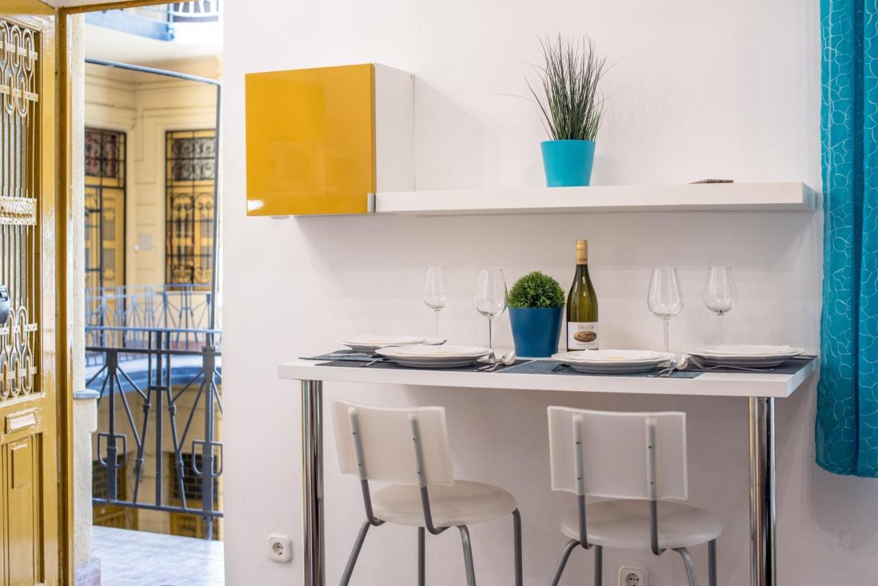Central Quiet Studio B&B, airport connection Budapest Extérieur photo