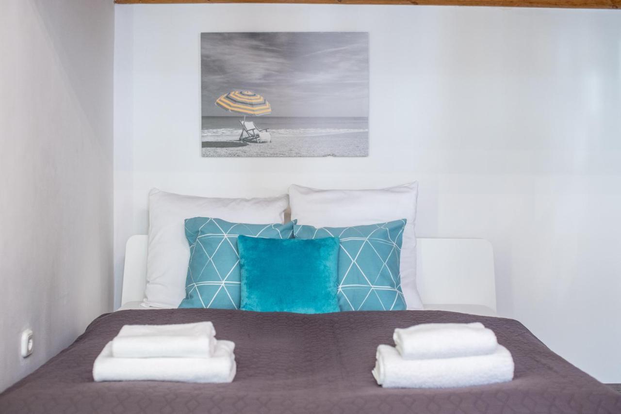 Central Quiet Studio B&B, airport connection Budapest Extérieur photo