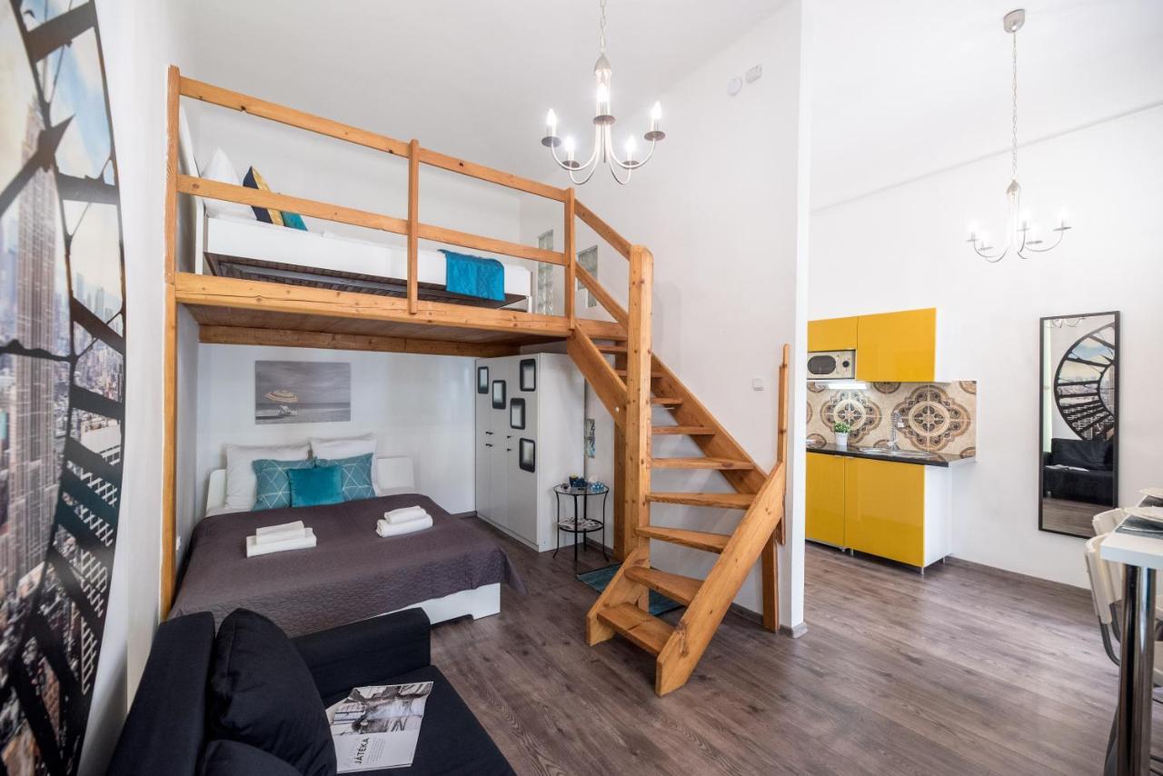 Central Quiet Studio B&B, airport connection Budapest Extérieur photo